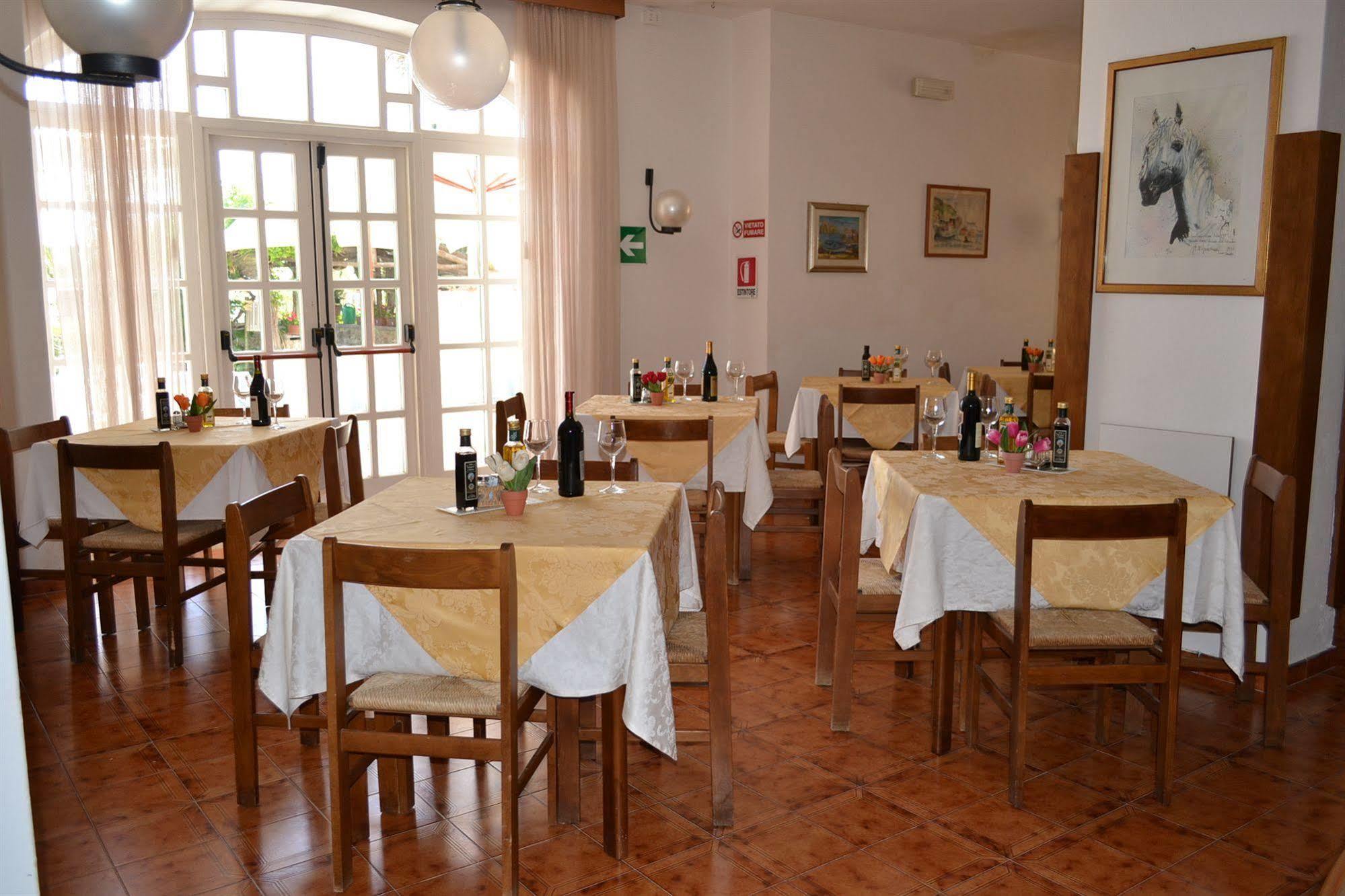 Hotel Villa Bina Sant'Angelo  Bagian luar foto